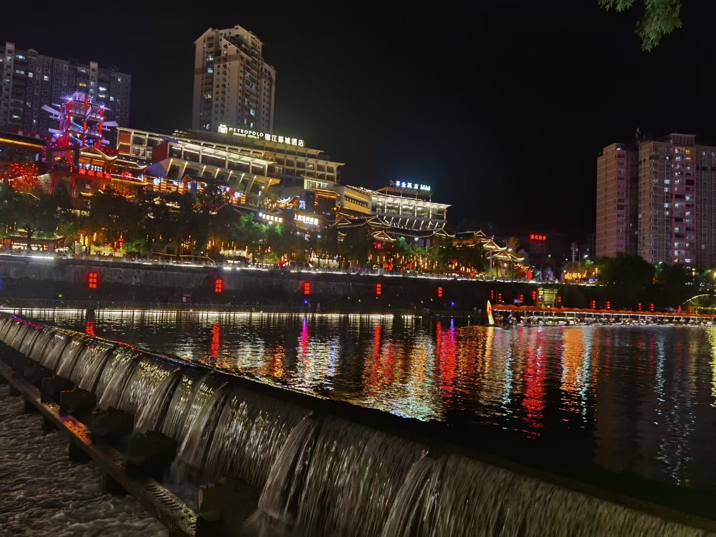 看看我镜头底下的这些灯光是不是非襄阳夜景定襄