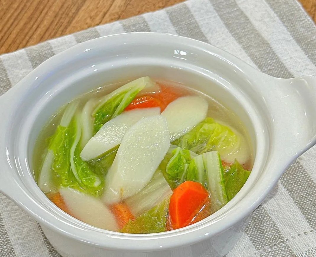 消肿的一把好手可以当作午餐或晚餐来喝～汤汁甘甜清爽;煮后的山药 粉