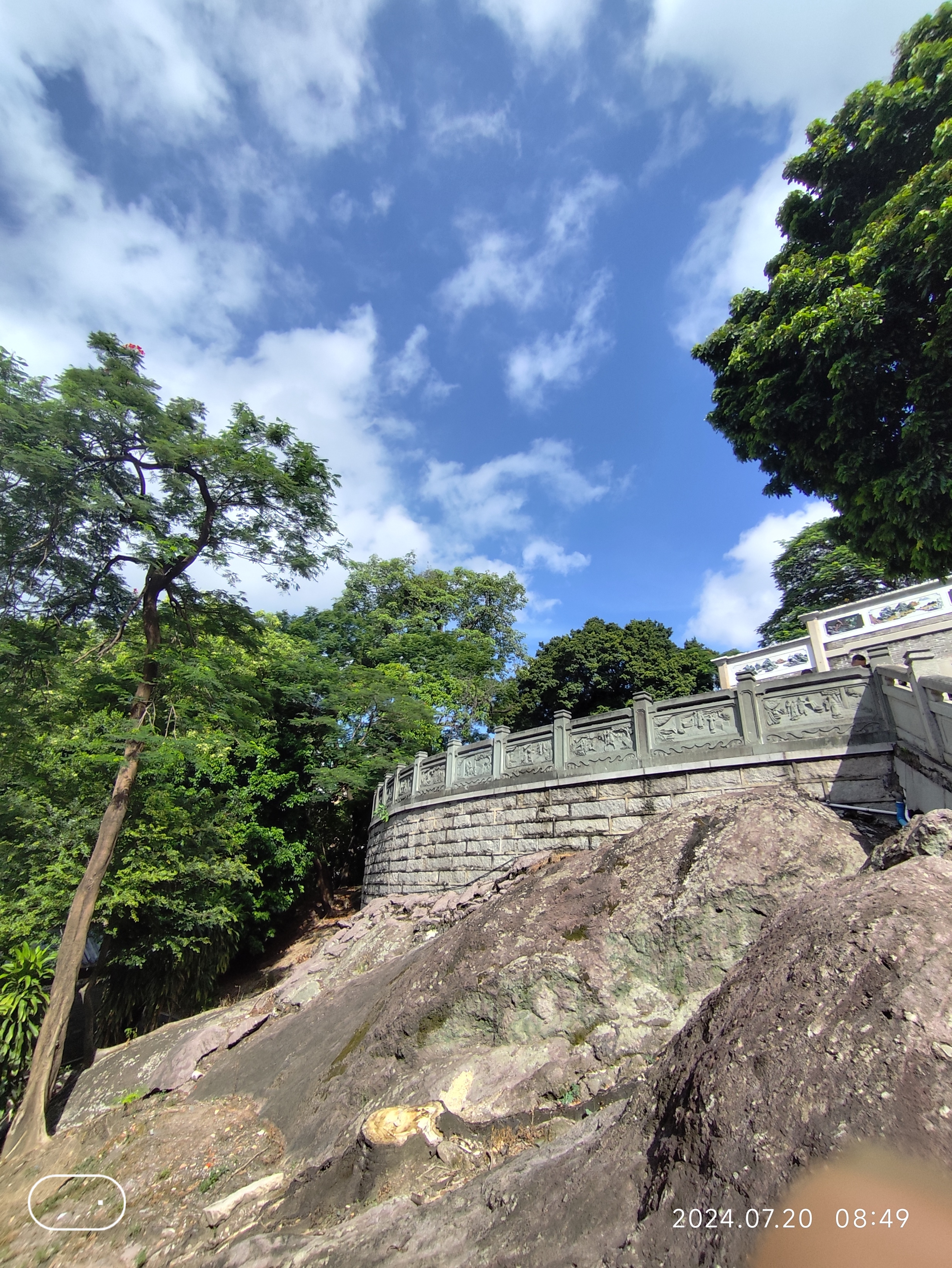 广州海珠区 纯阳观,历史悠久,建筑风格保护完整 绿树成荫下,时光静好
