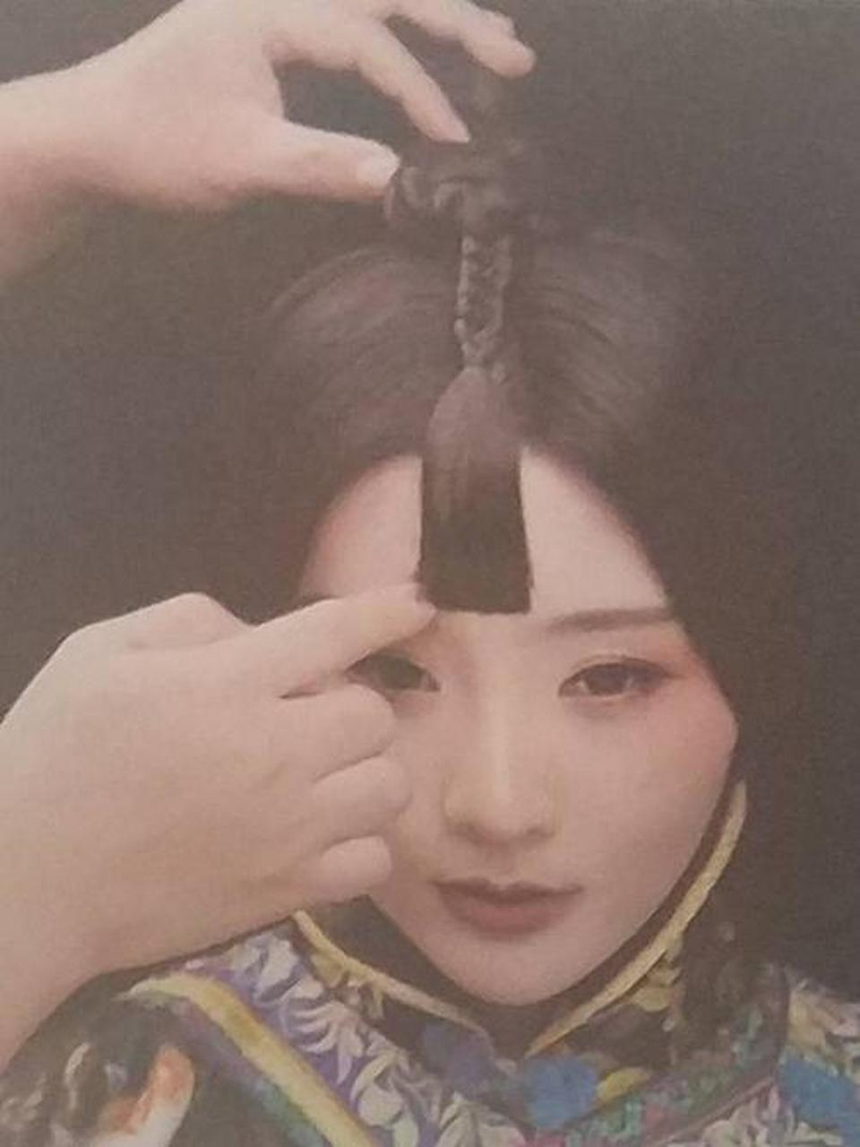 清末民初,年轻女子除了部分保留传统髻发式造型外,又在额前留短发,时