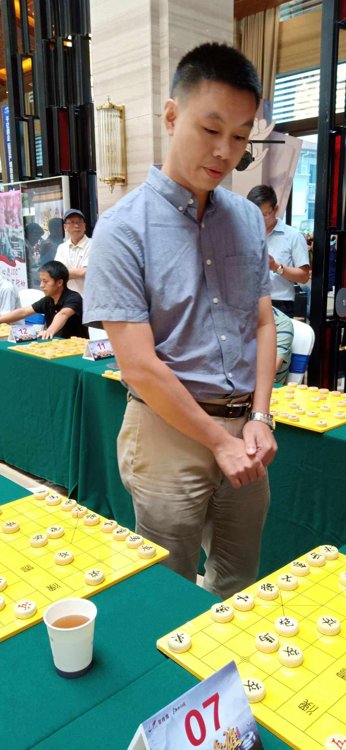 1,胡荣华:他是中国象棋界的老牌大师,曾多次获得全国象棋比赛的冠军
