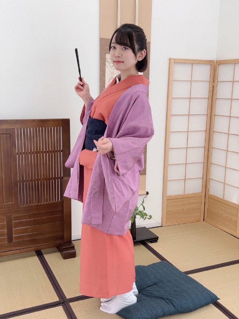 架乃由罗说她很适合和服,那么请问奶罗能不能来一部和服呢99#美女