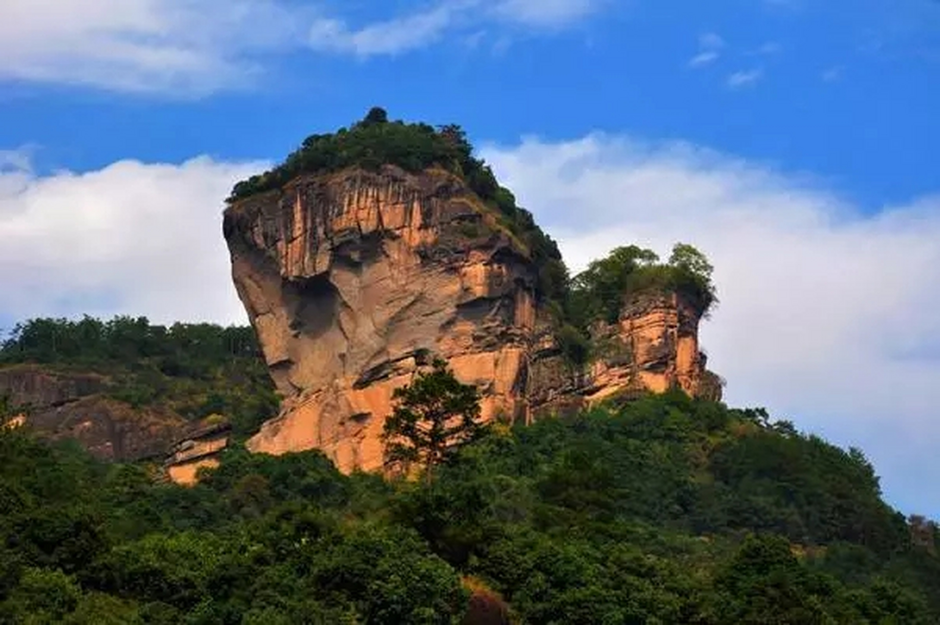 麻栗坡大王岩图片