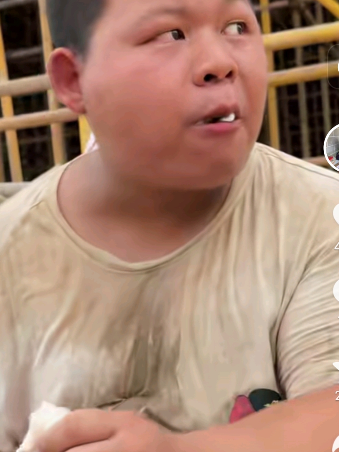 苦难中绽放的兄妹花