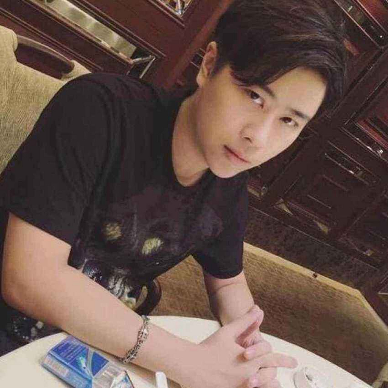 其实嘛,卢本伟还是蛮帅的