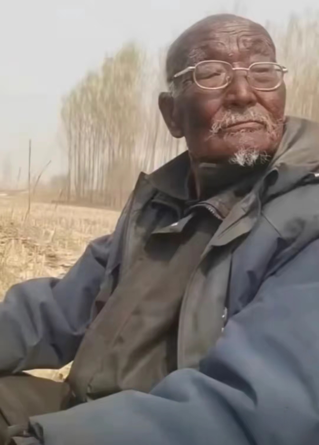 拍摄者张先生称,大爷是