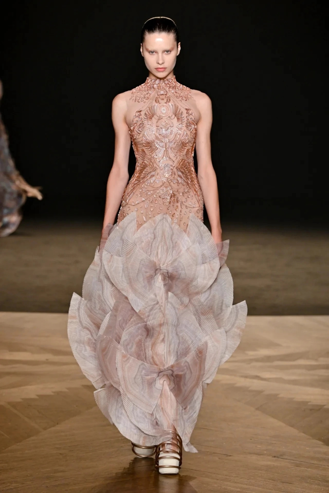 t台秀 iris van herpen 如梦幻海底世界