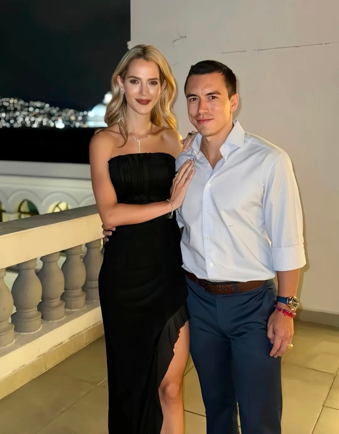 … 	 和出身豪门的总统老公在一起 气场厄瓜多尔拉维