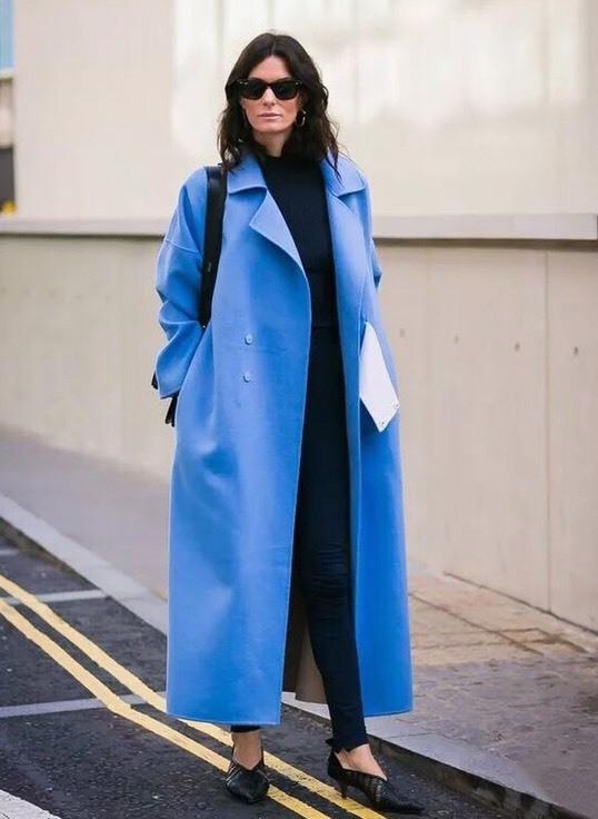蓝色系大衣 不一样的选择 #时尚穿搭# #时尚街拍