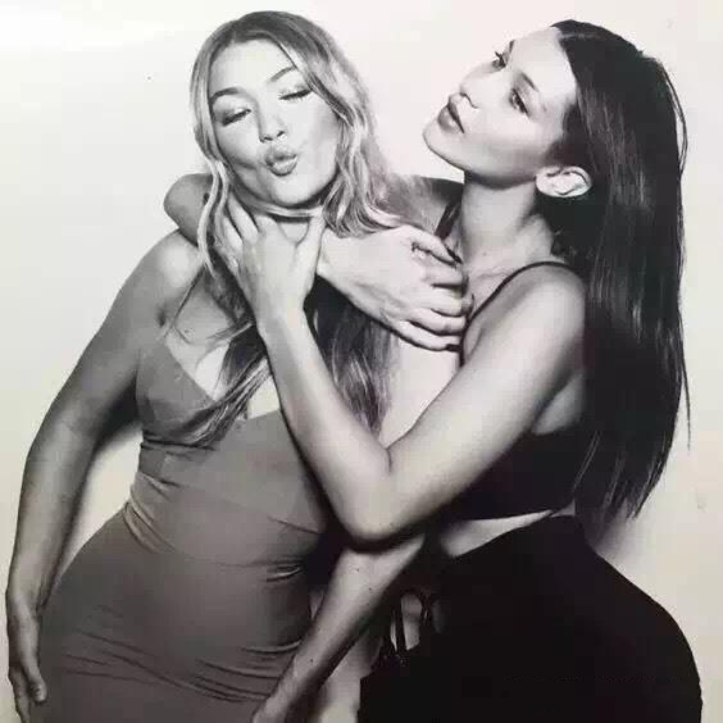 gigi·哈迪德和贝拉·哈迪德姐妹花 妹妹贝拉是一部逆袭成功史 从小不