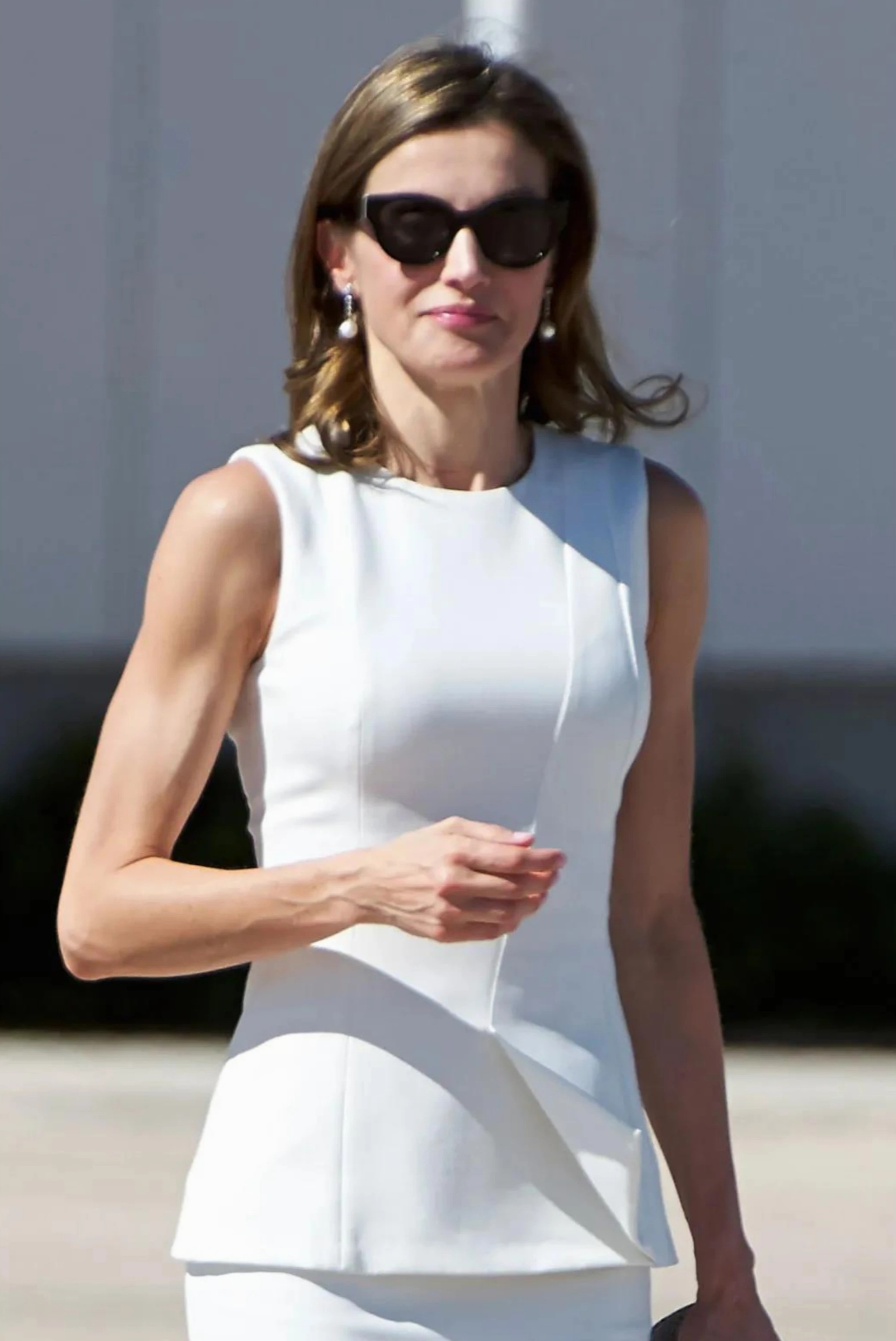 时尚穿搭# #明星穿搭#  西班牙王后莱蒂齐亚 看这手臂肌肉线条 这几