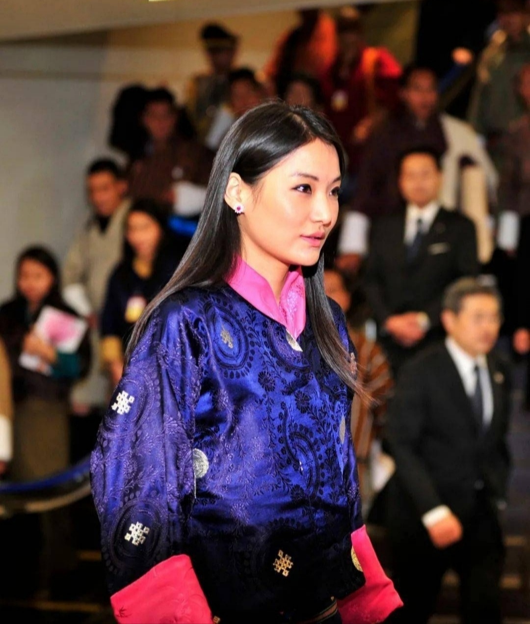 不丹王后佩玛  最是那一低头的温柔 #时尚穿搭# #明星穿搭