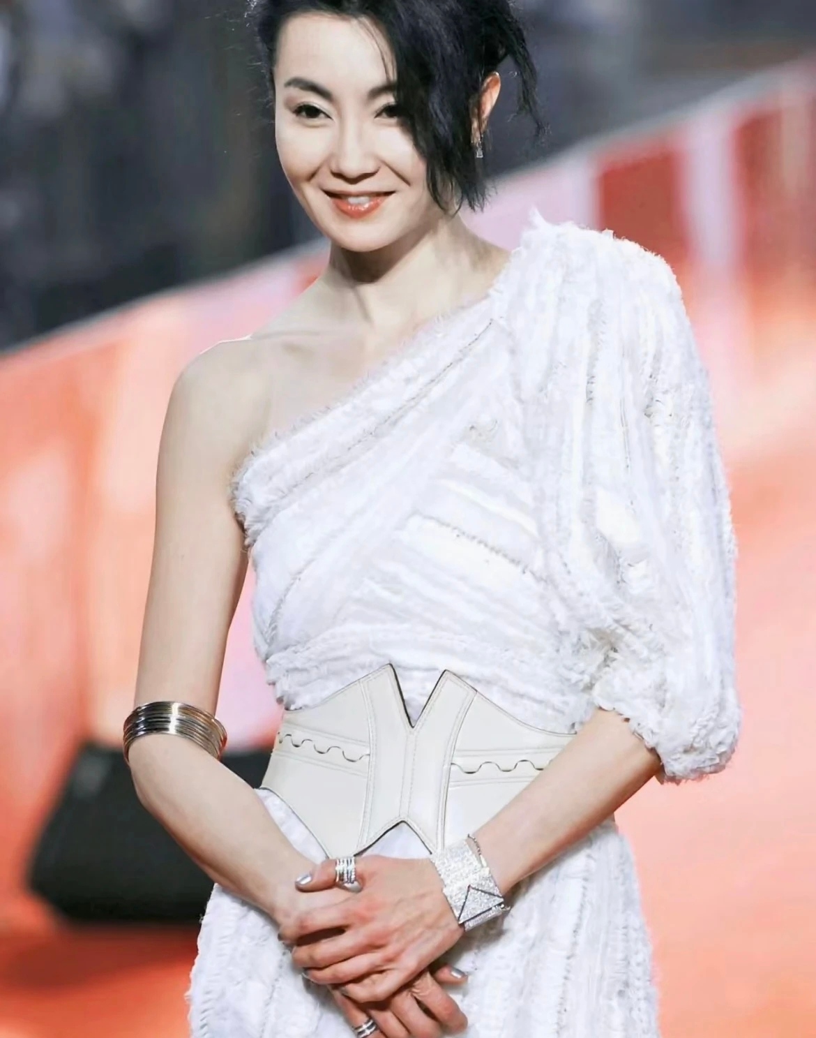 张曼玉的时尚感领先几十年 #时尚穿搭# #明星穿搭#  作品是底气,影展