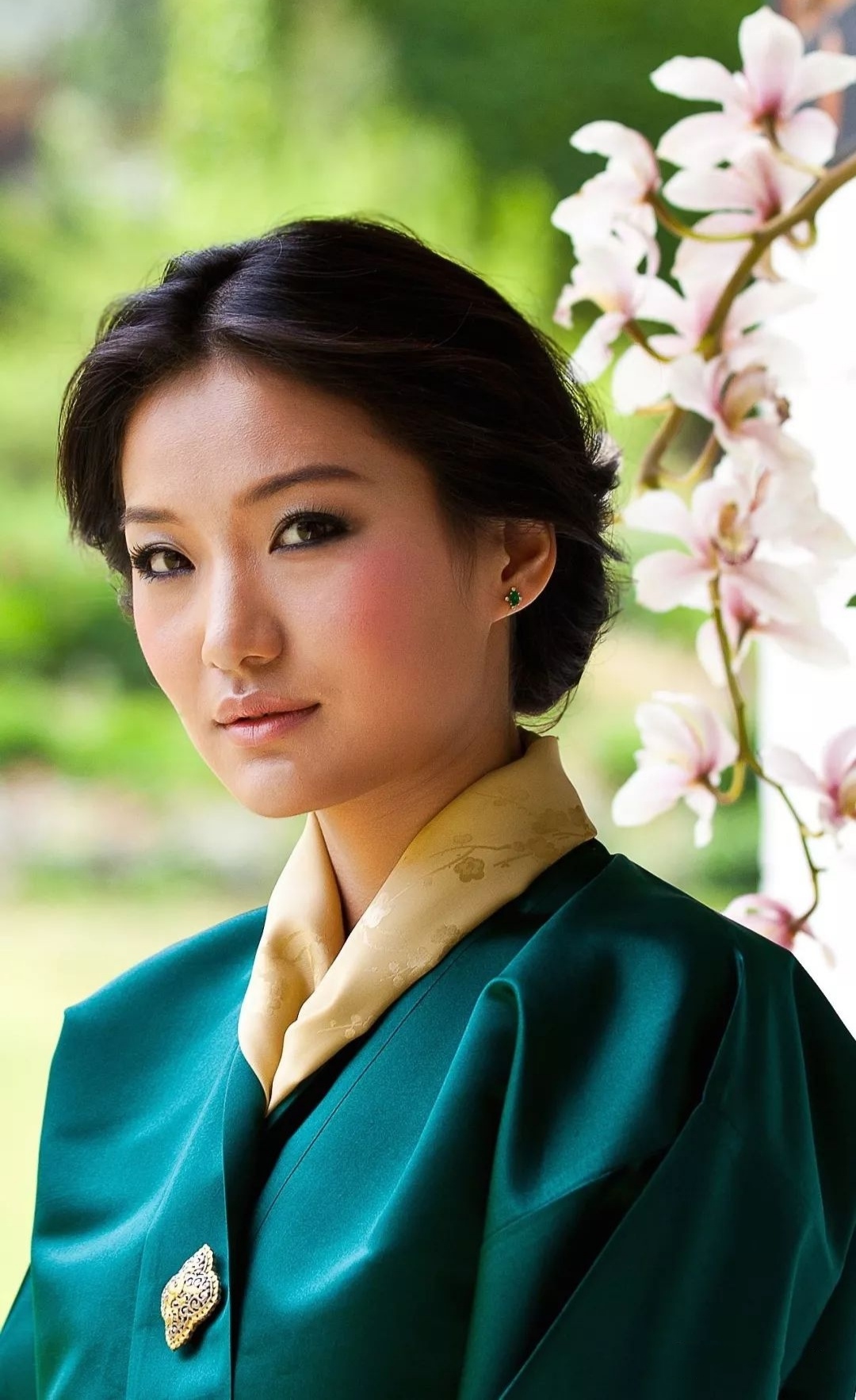 不丹王后佩玛  最是那一低头的温柔 