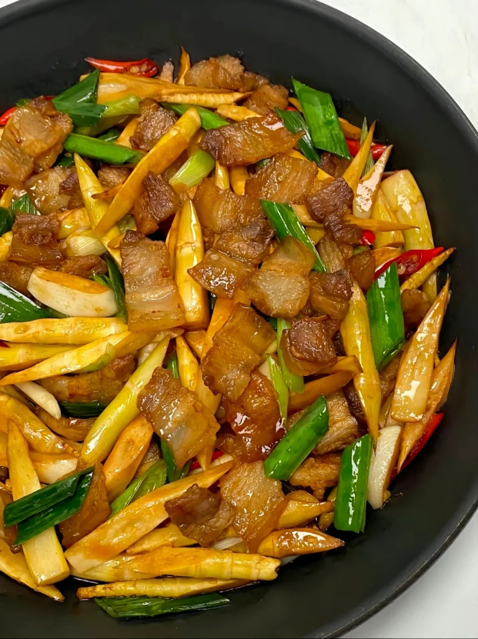 竹笋和五花肉搭配在一起,巨好吃