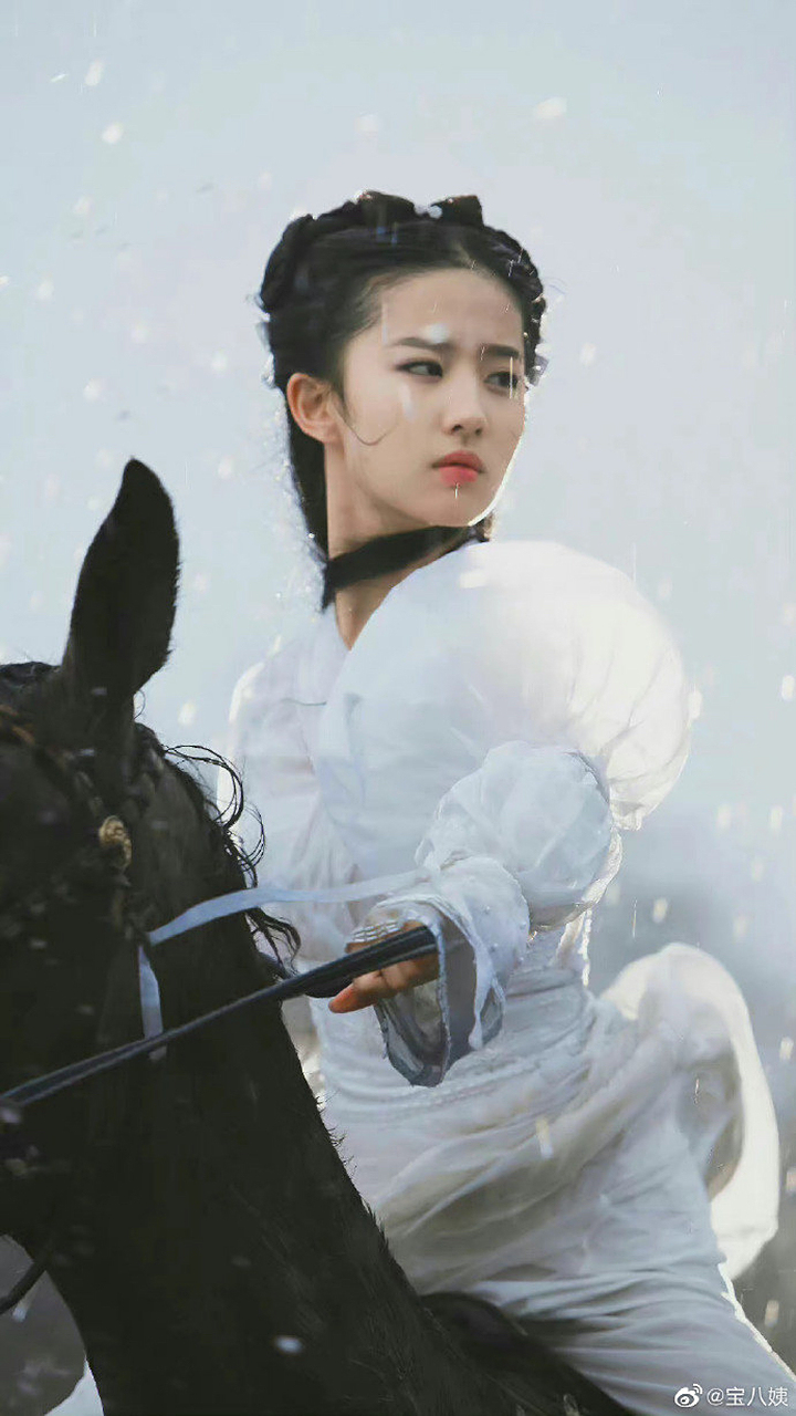 刘亦菲骑马好专业的样子,内娱很少有女演员这个功力吧!