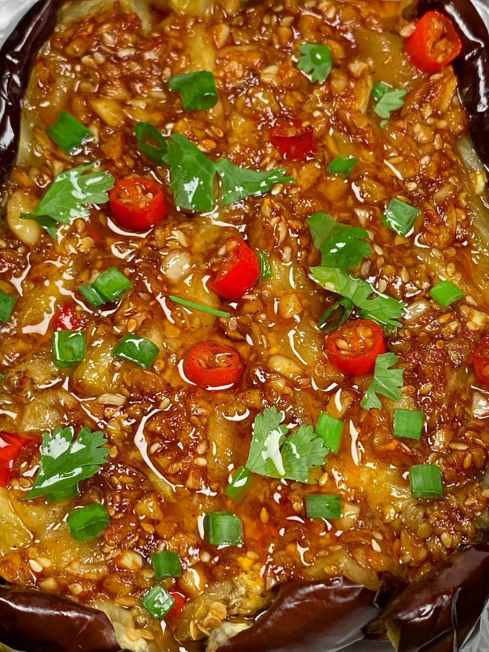 用空气炸锅做这个蒜香烤茄子,就跟烧烤店的一个味儿