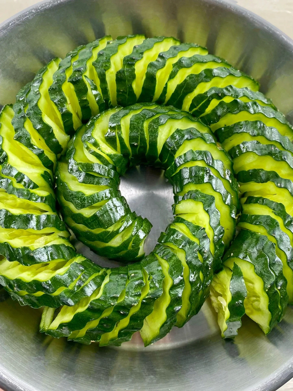 黄瓜这个吃法绝了,家人们快去试试这个蓑衣黄瓜!