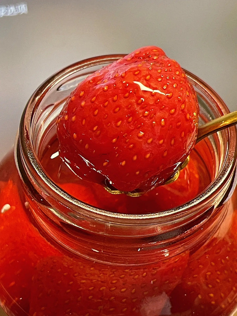 第一次吃草莓味的罐头!颜值真的很高!果肉的口感q的!糖水也不会很甜!