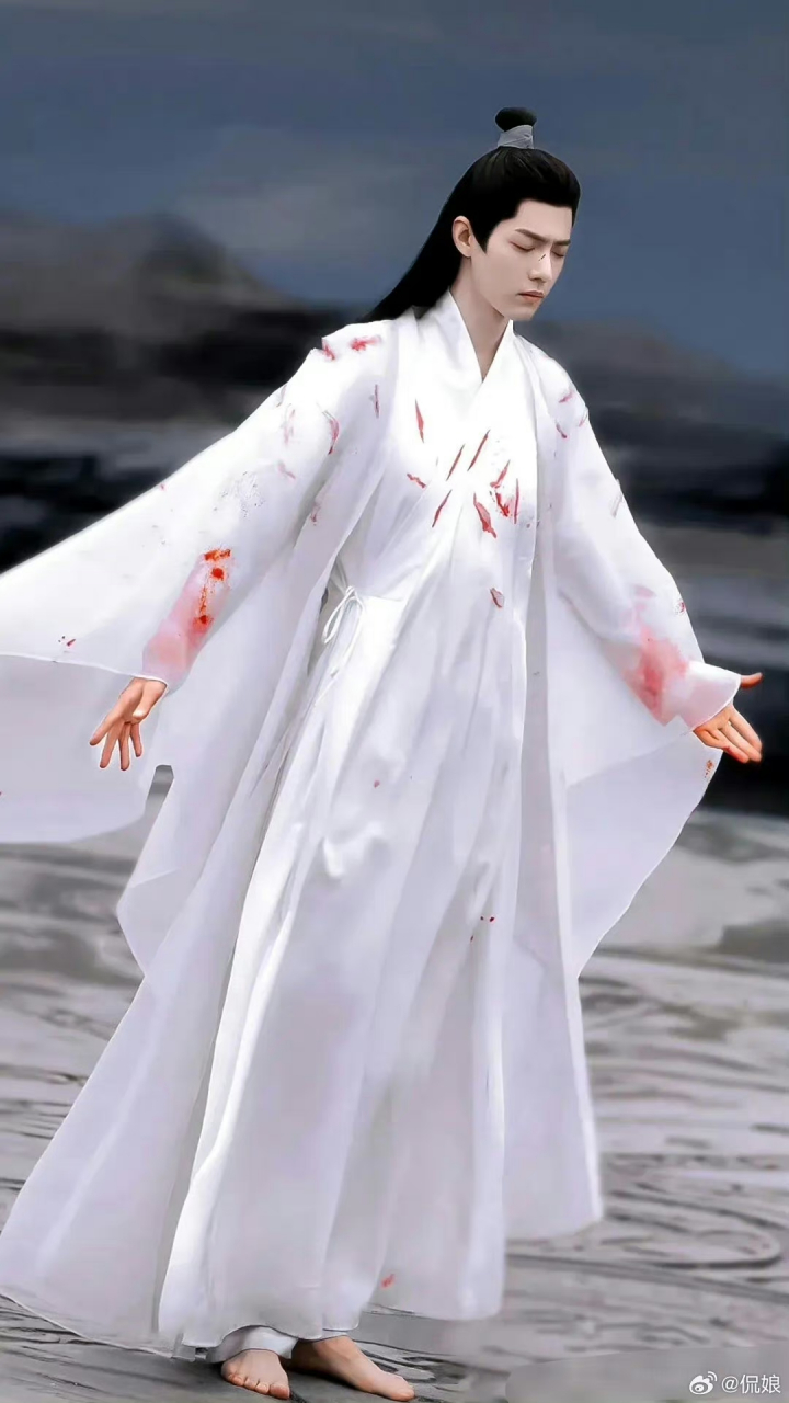 好喜欢光脚的古装剧,还有肖战赤脚好性感!