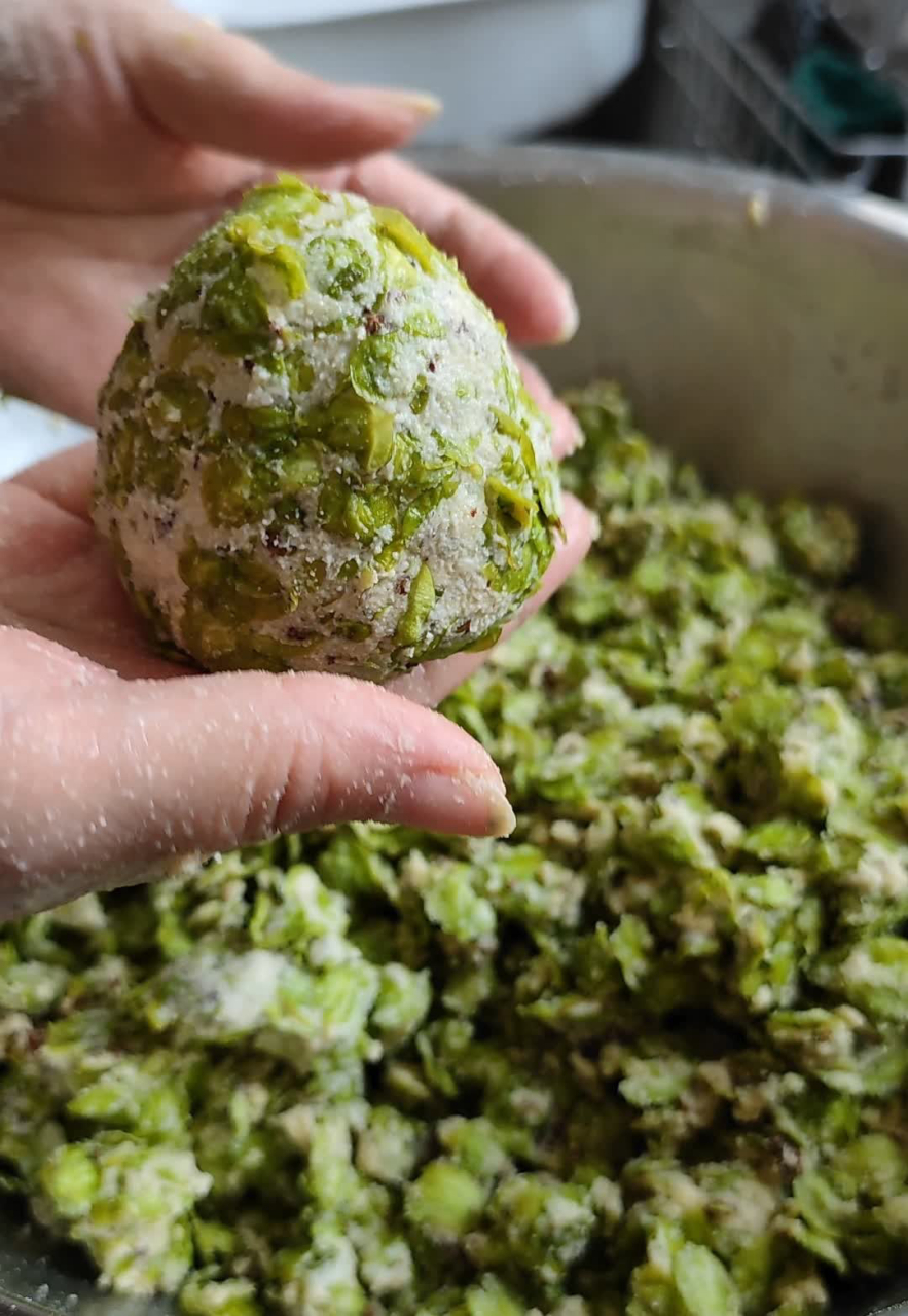 吃榆钱,有余钱榆钱是榆树的果实,因状如铜钱,挂满枝头,故得美名