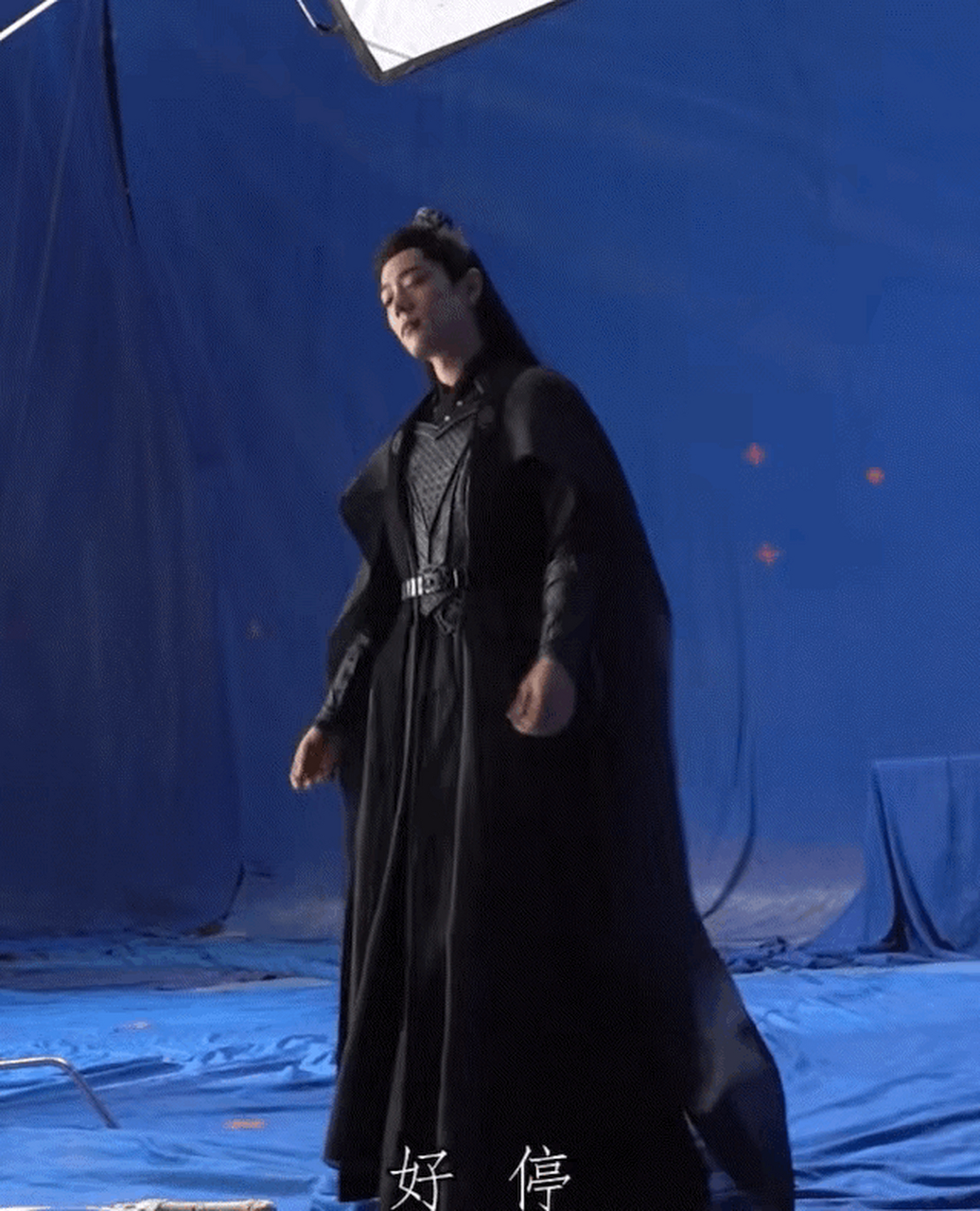 一眼不眨死死盯着屏幕看,#肖战# 真的很像一个大神官!