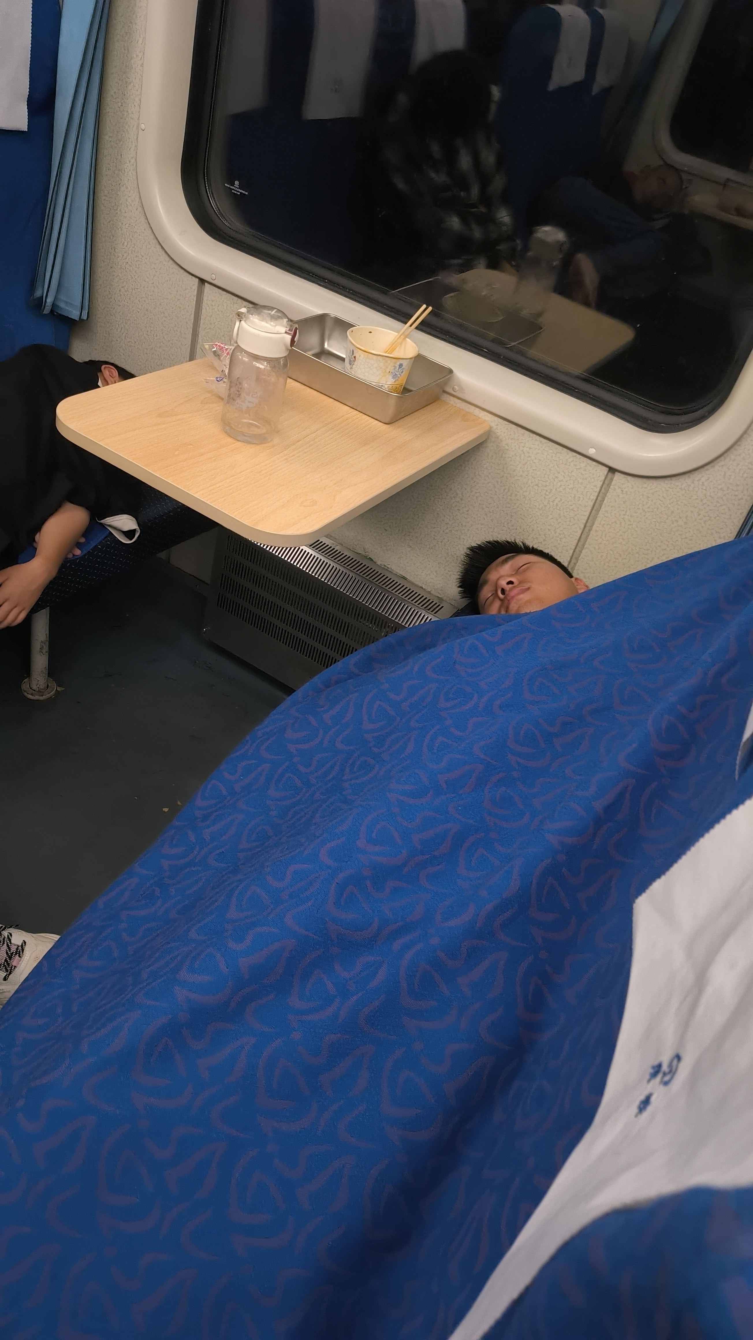 k435次列车/k437次列车上霸座占座位行为,强占位,/武昌至惠州k435次