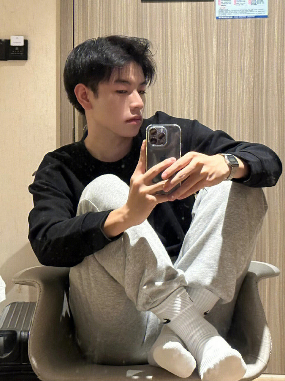 单眼皮男生看起来总是坏坏的