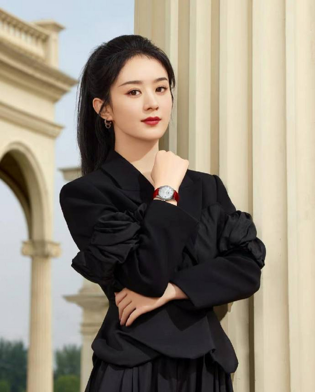 赵丽颖# 一袭黑色西服裙,又酷又甜! 676767