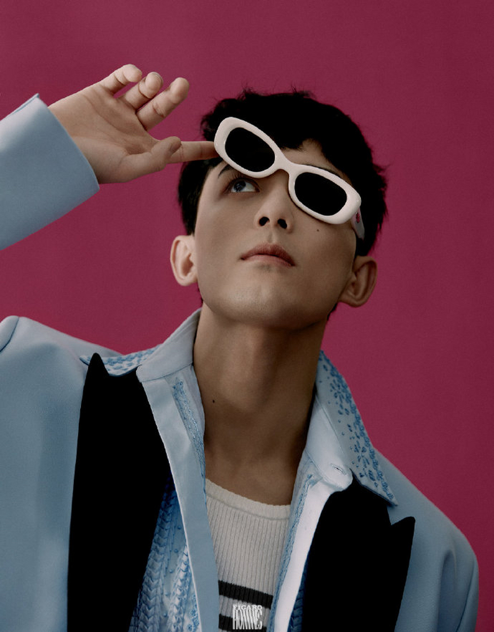 吴磊《madamefigaro》开年刊封面大片,优越的肌肉线条,野性与少年感