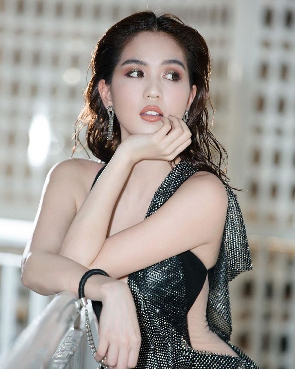 越南第一美女邓玉贞,前卫时尚造型美哦!