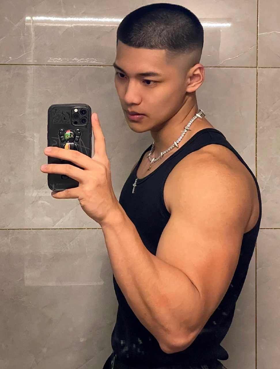 黑皮 寸头 肌肉