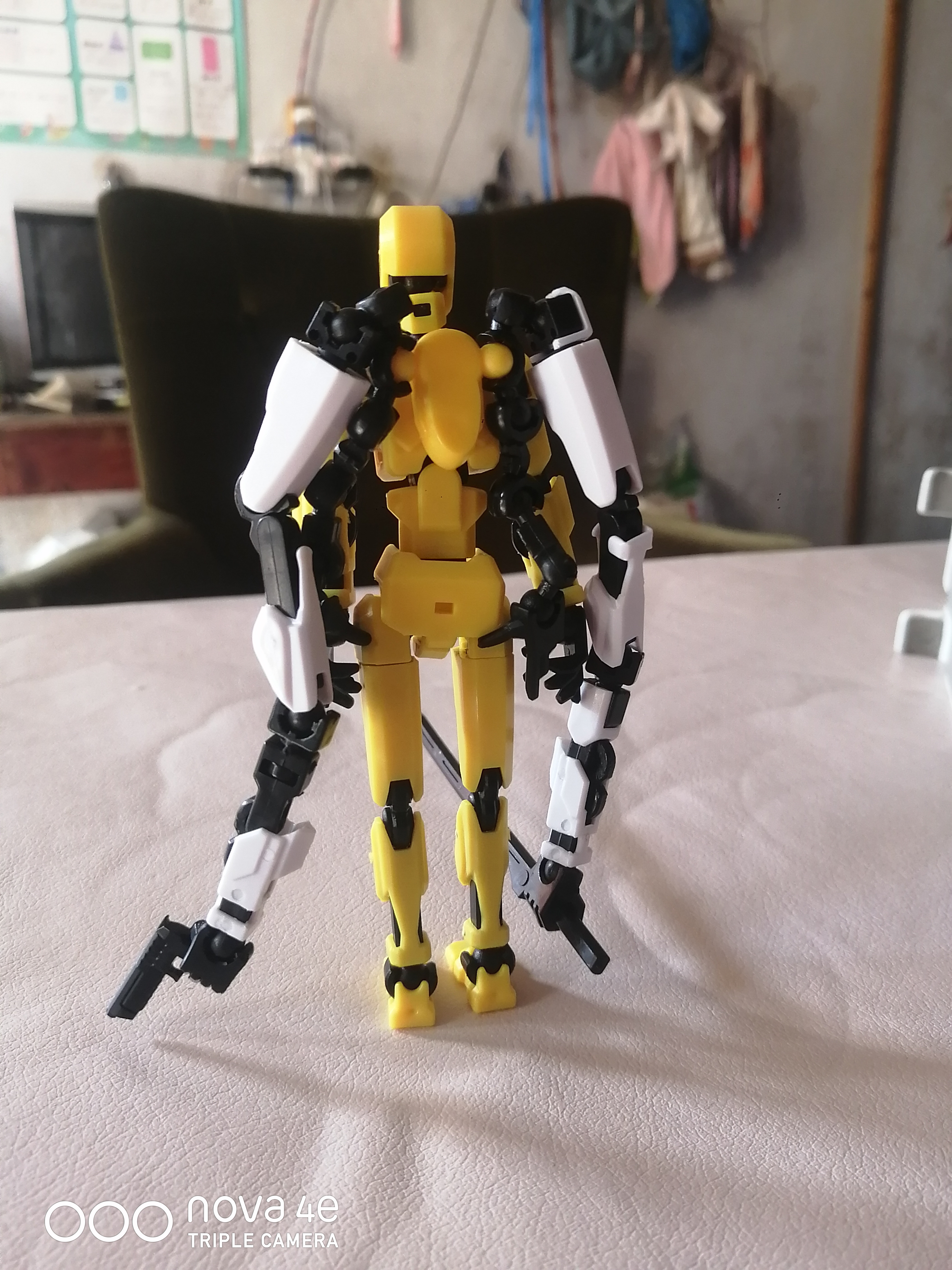 (自己把两个机器人拼在一起的)