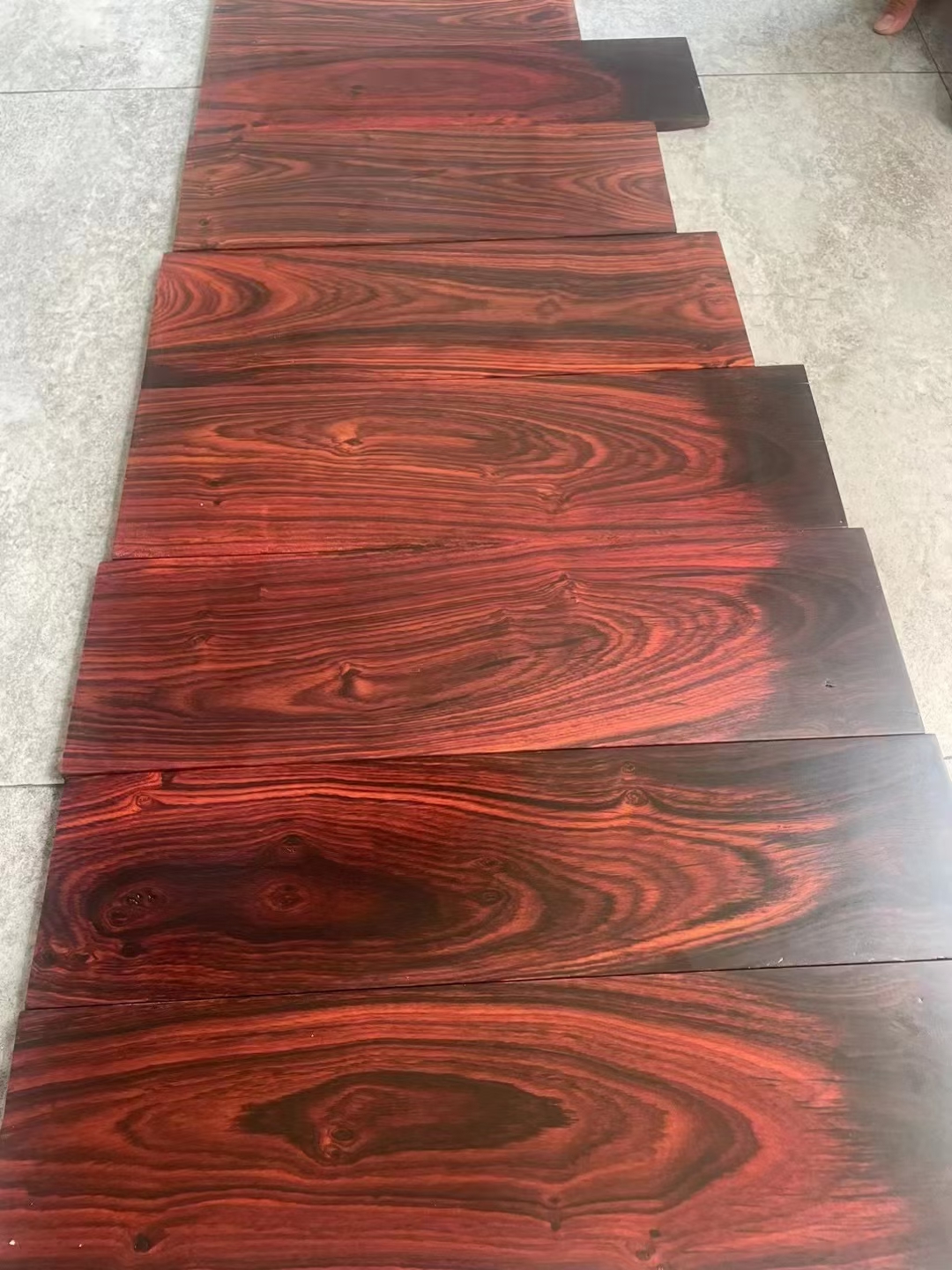 几万一吨印度酸枝如果能充当大红酸枝身价能秒变几十万 做木材的朋友