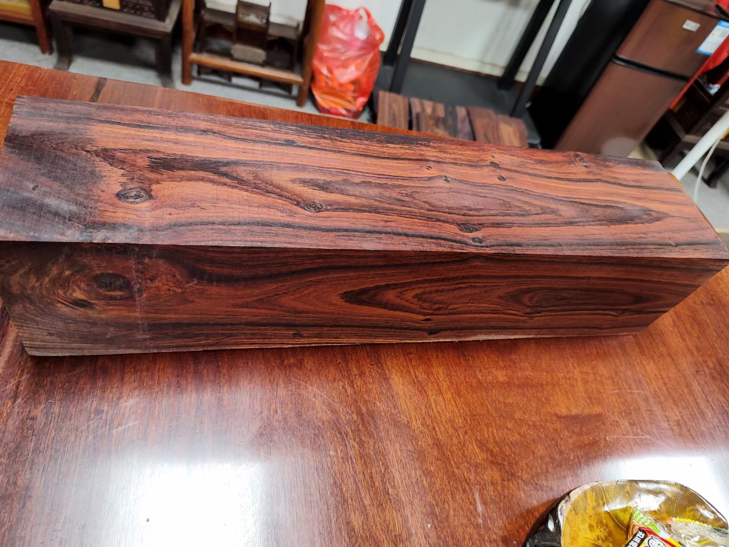 几万一吨印度酸枝如果能充当大红酸枝身价能秒变几十万 做木材的朋友