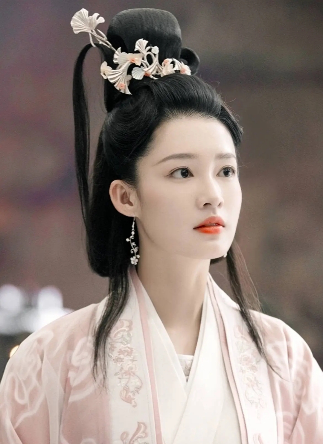 一颦一笑皆动人,古典韵味尽显无遗.#锦绣南歌#