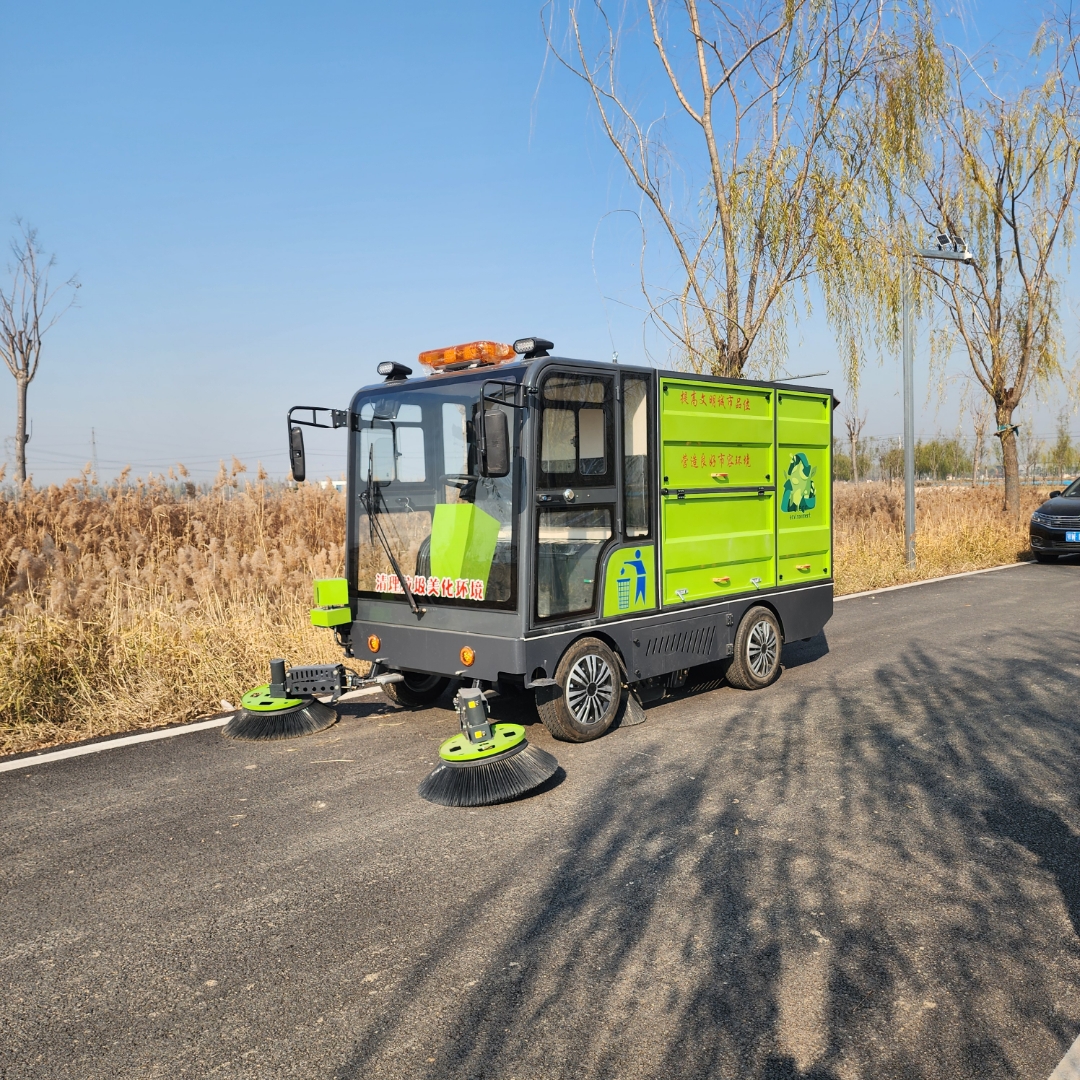 多功能道路清扫车是现代城市清洁中不可或缺的设备,集多种功能于一体