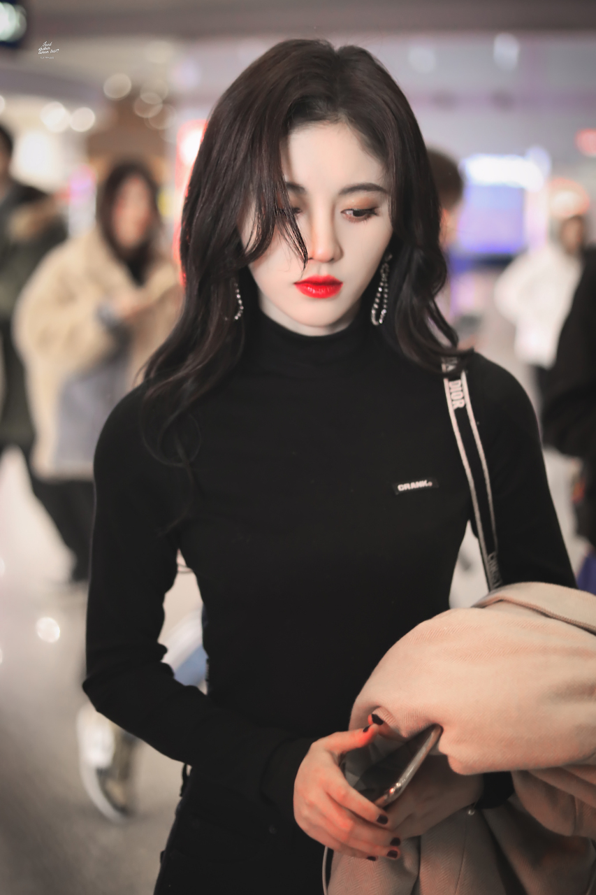 我的爱情回忆9519-12-6 @鞠婧祎     婧祎的穿搭总是如此优雅又时尚