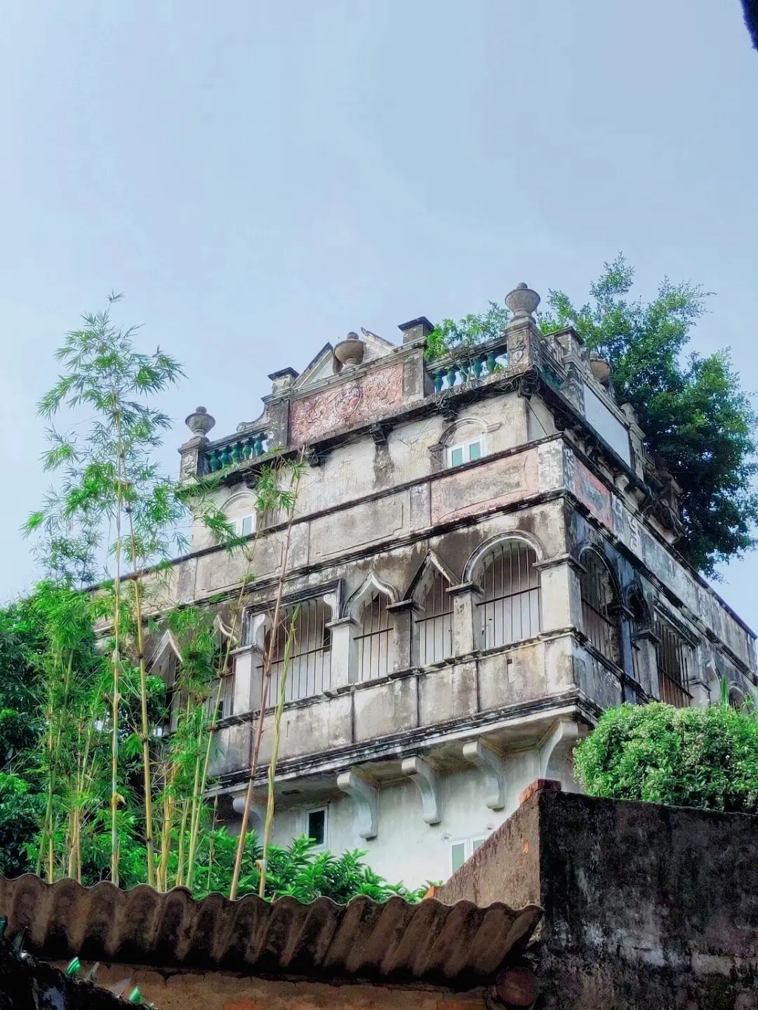 广东开平碉楼,位于广东省江门市下辖的开平市境内,是中国乡土建筑的一