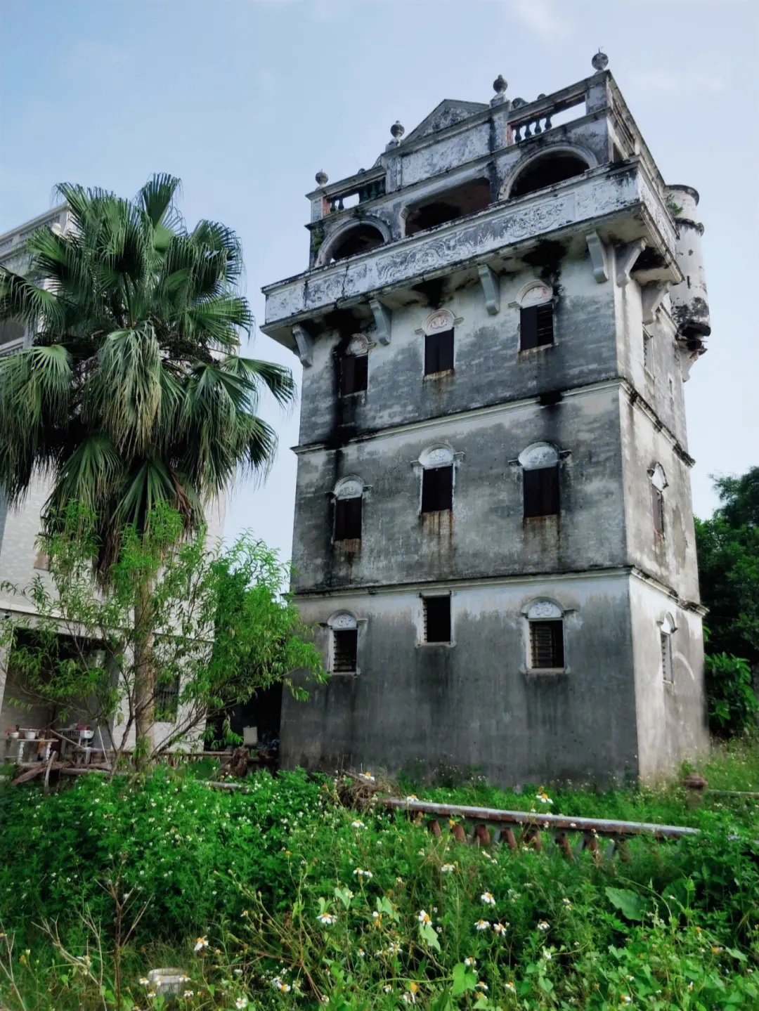 广东开平碉楼,位于广东省江门市下辖的开平市境内,是中国乡土建筑的一