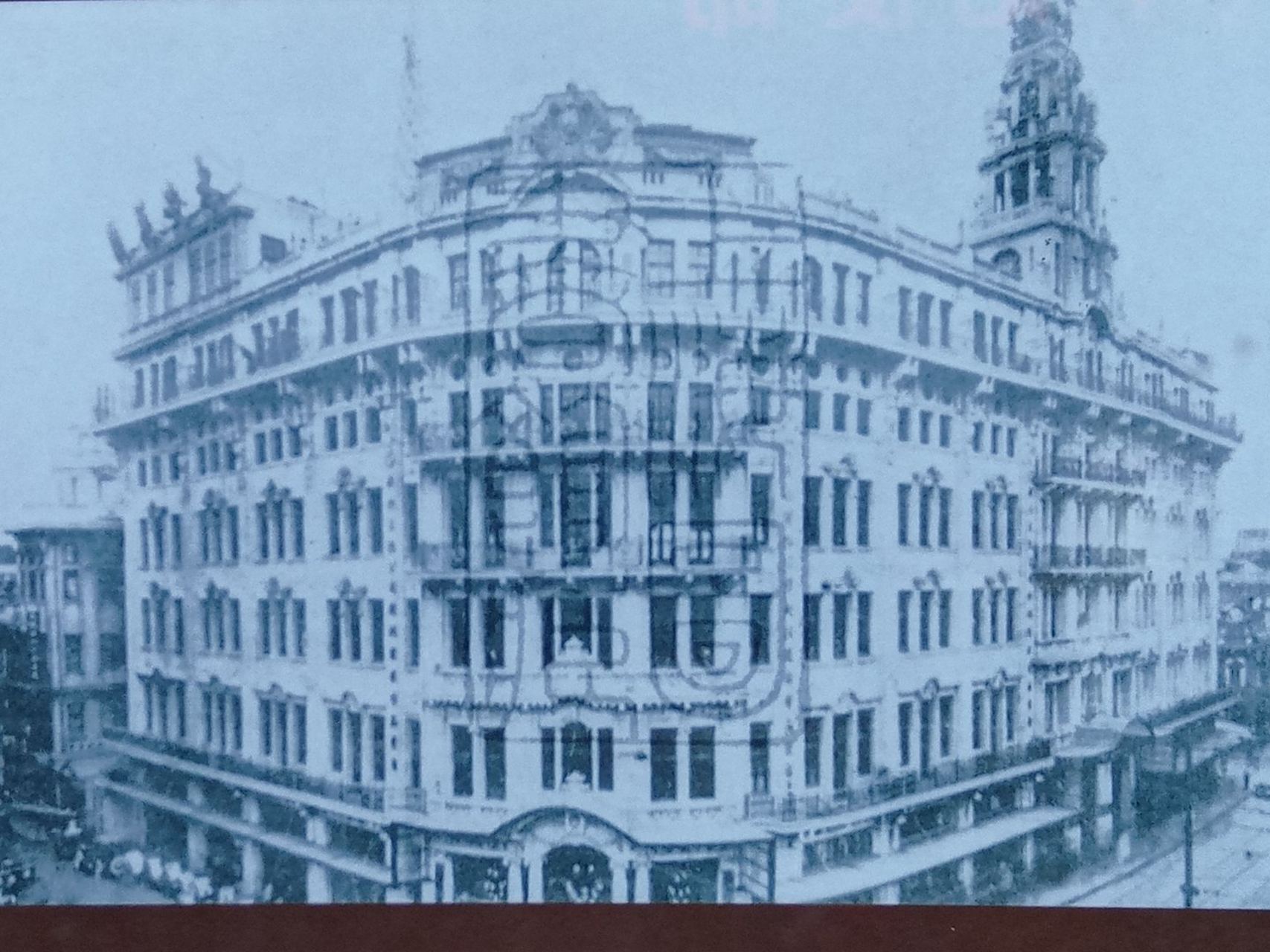 中山四大百货公司之一:先施百货公司,1917年10月20日建成开业,位于