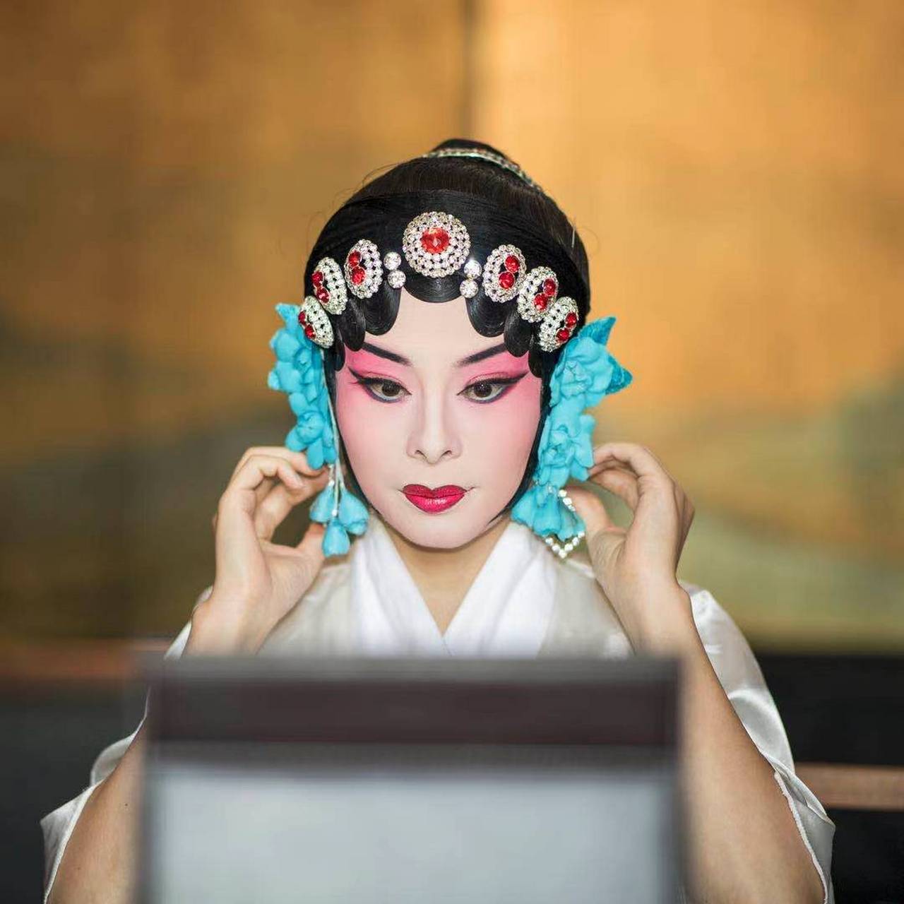 明星穿搭# 京剧演员黄令仪每晚8点抖音直播, 京剧 京歌 通俗歌曲欢