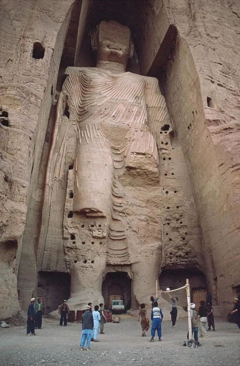 被炸毁的阿富汗的巴米扬大佛,立于公元3世纪左右