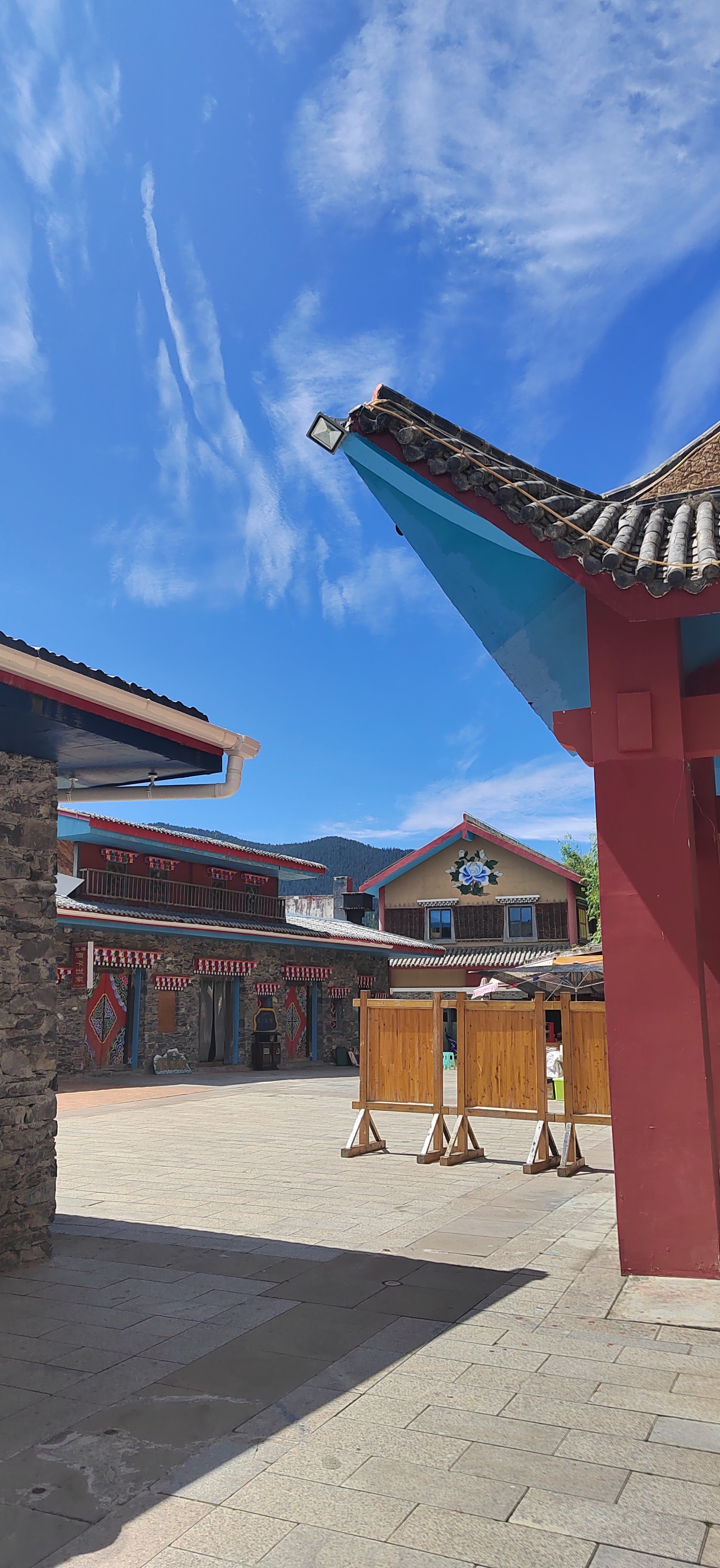 茶马互市.最后一张图是"红军长征纪念碑"