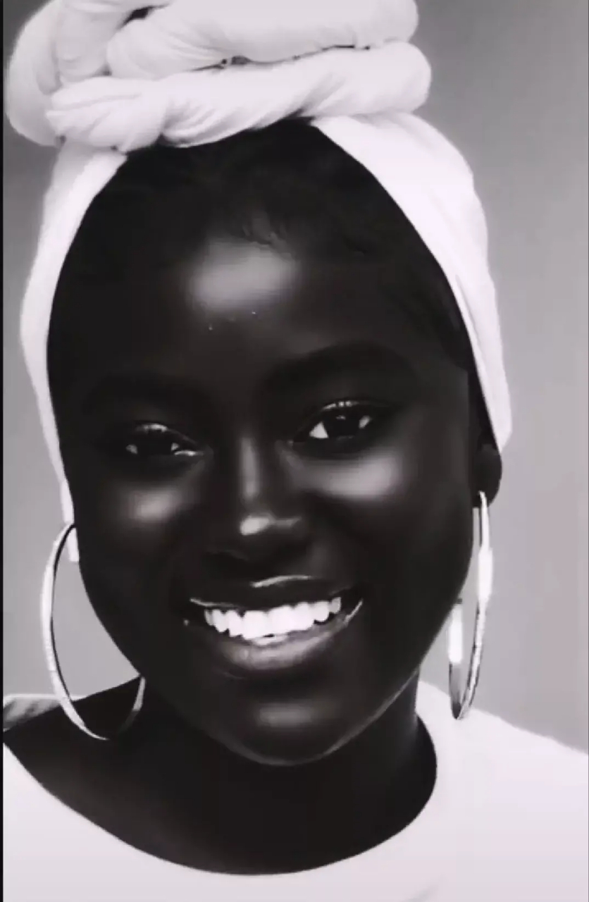 这是我见过最黑的非洲女孩 一开始看到这照片 吓了一跳,世上怎么会有