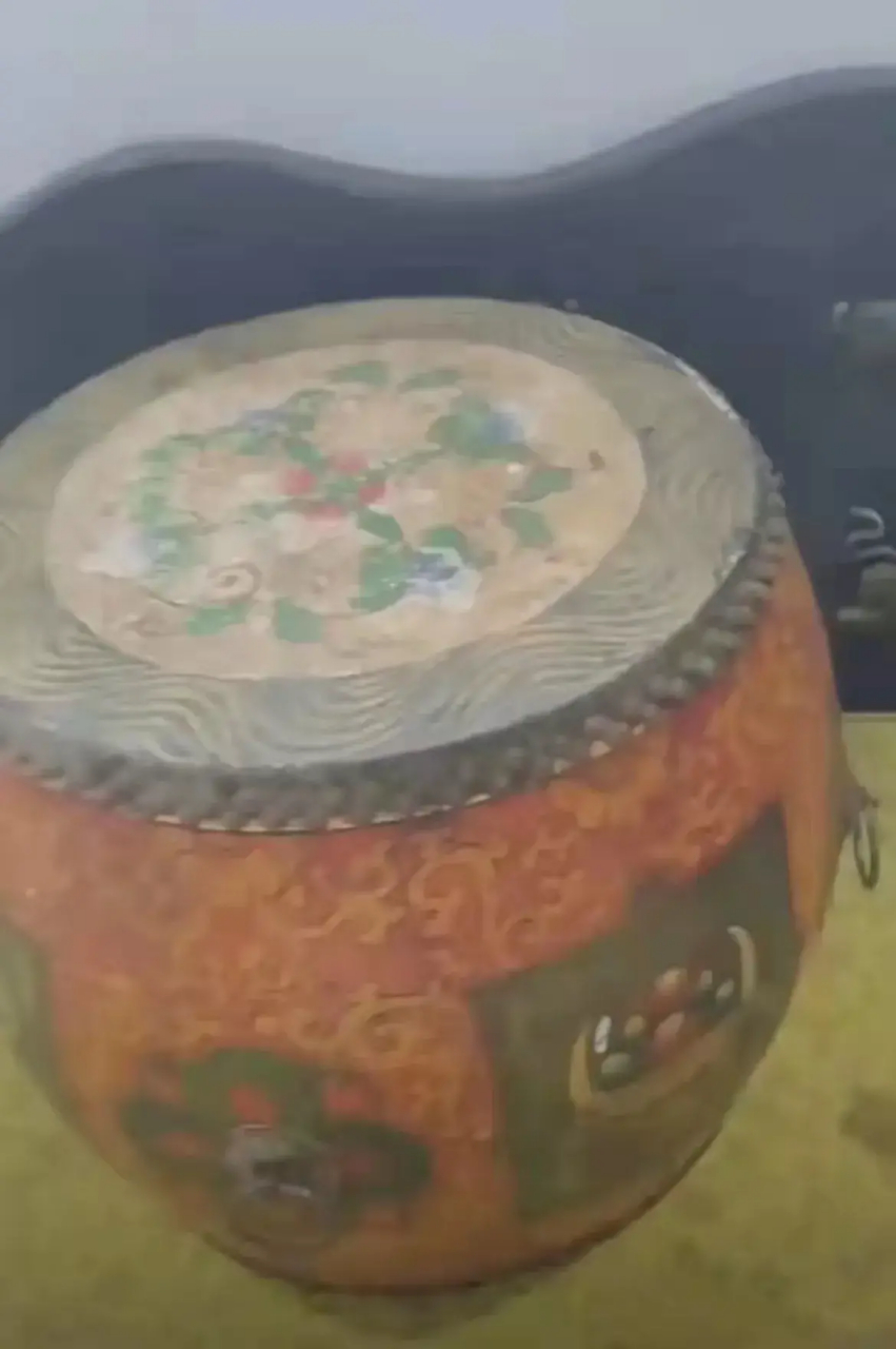 "阿姐鼓"又称"人皮鼓"今天终于看见了,心里面莫名的难受心疼,它们都是