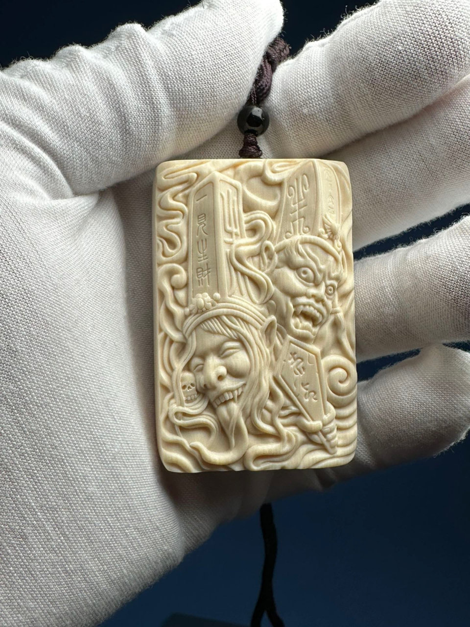 手工# 猛犸牙蓝皮【黑白无常】挂件,黑为阴白为阳,一见生财,黑白无 