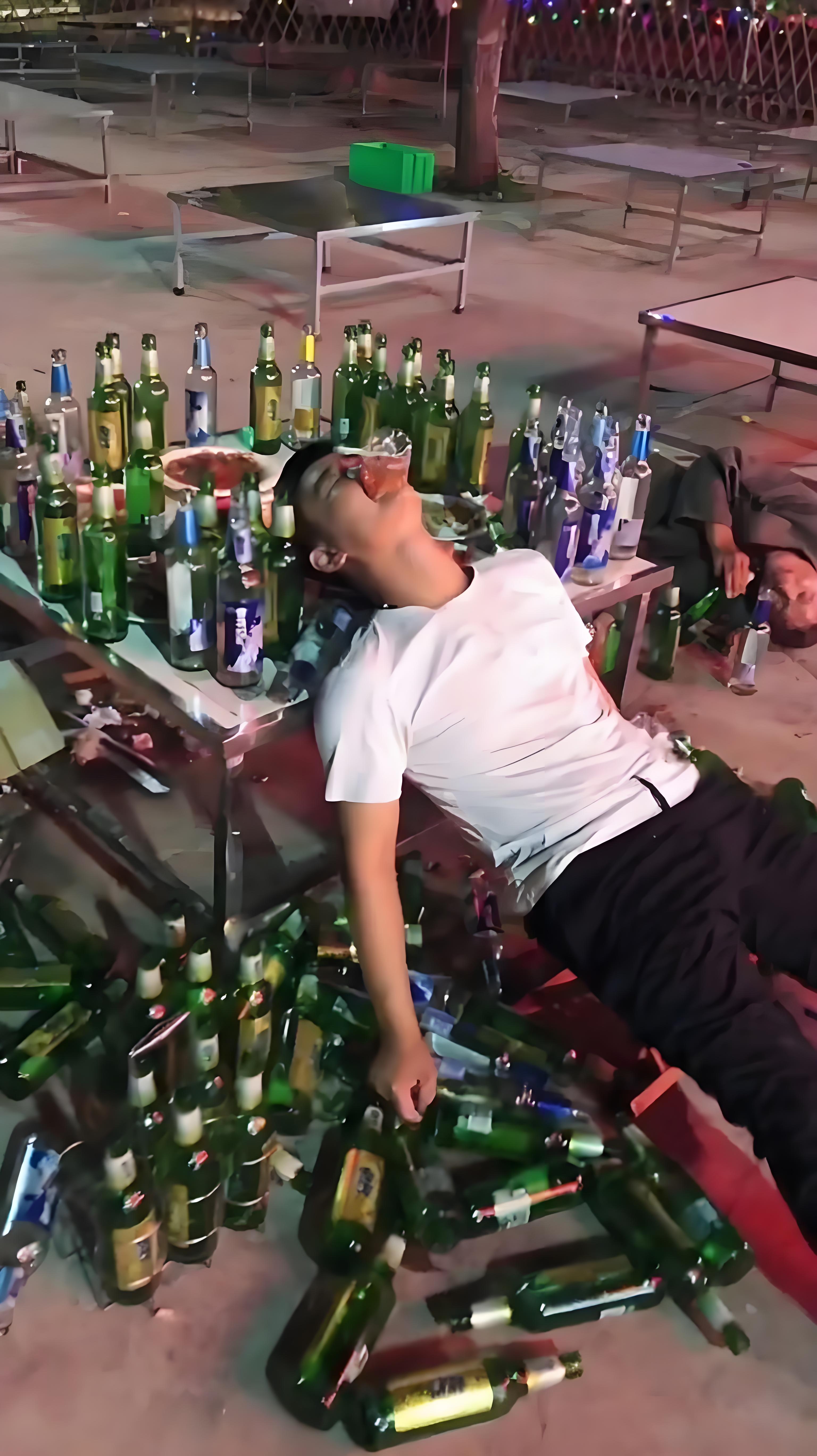 时候,他 喝酒东倒西歪真实图片大全喝酒碰破头男人喝的东倒西歪的照片