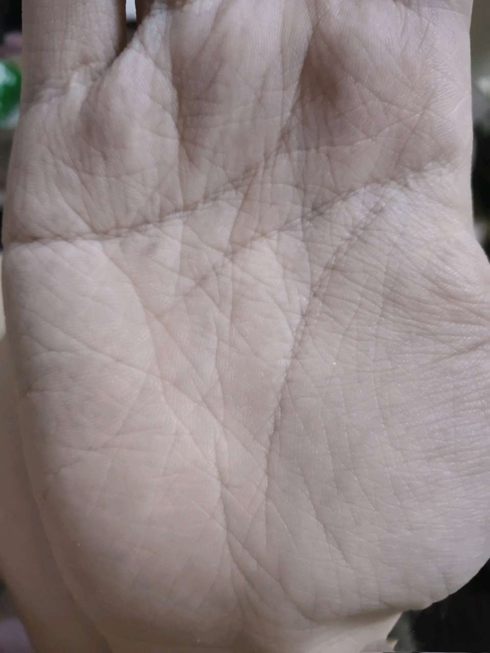 手相识人术 三线都是岛纹重叠,祖坟风水不好,本人一生身体欠佳,婚姻