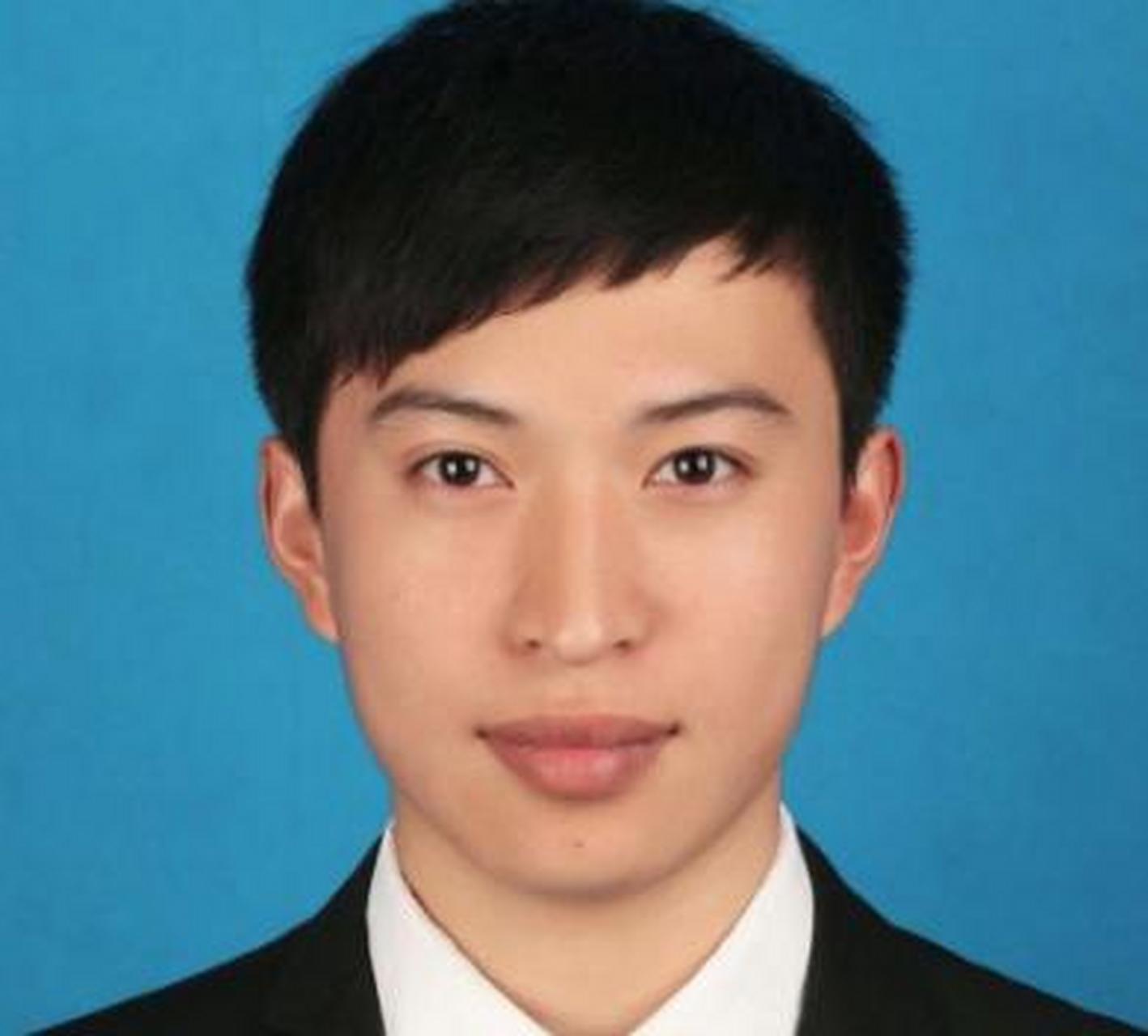 面相识人术 龙眉,眼神有威,一生有社会地位,受人尊重,双耳反廓凸出
